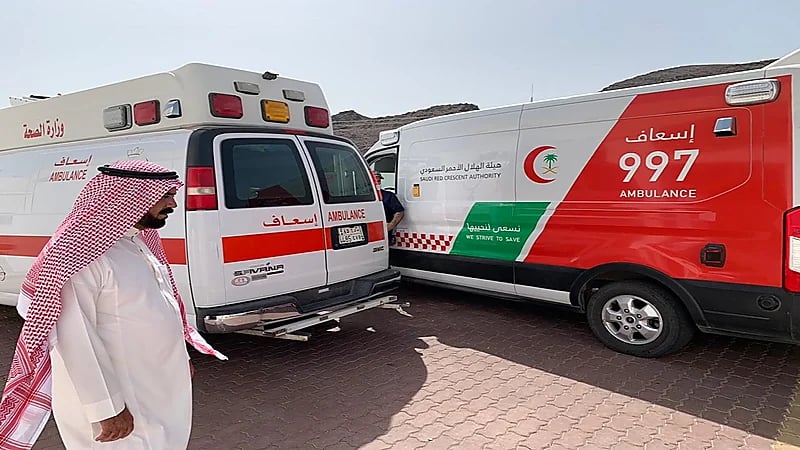 إصابة عدد من المعلمات والطلاب في حادث مروري بين سيارتين على طريق وادي الفرع