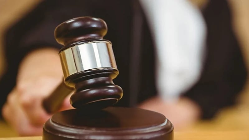 السجن والإبعاد لزوجة ووالدها هددوا الزوج بنشر فيديو فاضح لشقيقته