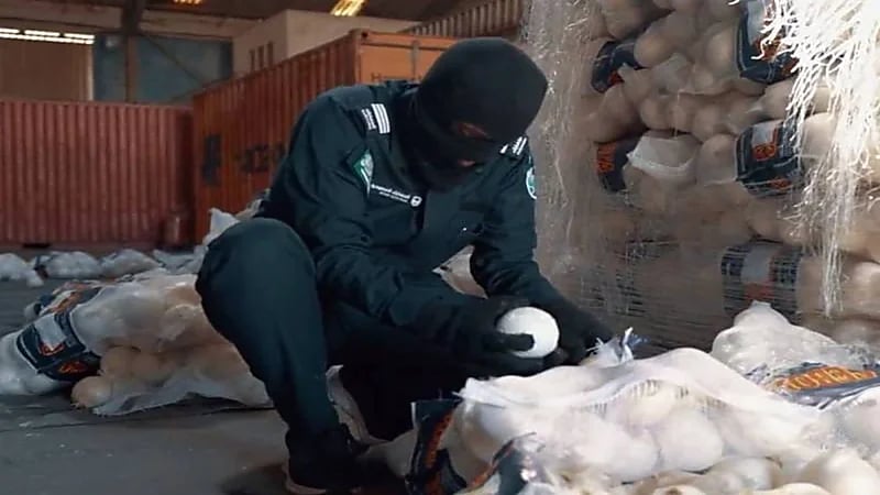 الجمارك : مصادرة وتغريم مستورد السلع الممنوعة.. واتلافها في المنفذ