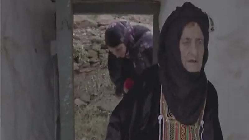 شاهد.. تفاصيل حياة" أم يحيى" التي أبكت الجميع