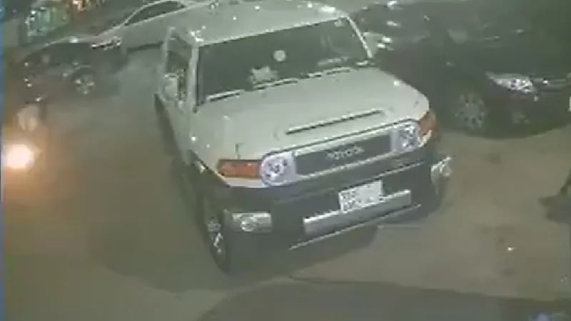 شاهد .. لحظة انفجار "سكوتر" في شارع عام بسكاكا بعد إخراجه من مركبة بثوانٍ