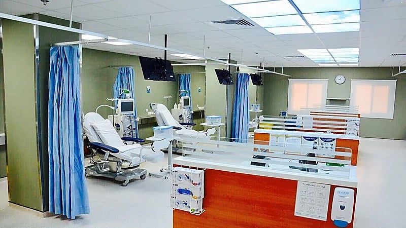 صاحب مركز غسيل الكلى في الحائط: المحافظة بحاجة ماسة إلى الخدمات الطبية (فيديو)