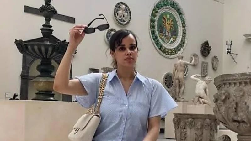 إطلالة كاجوال لابنة عمرو دياب تخطف الأنظار حولها