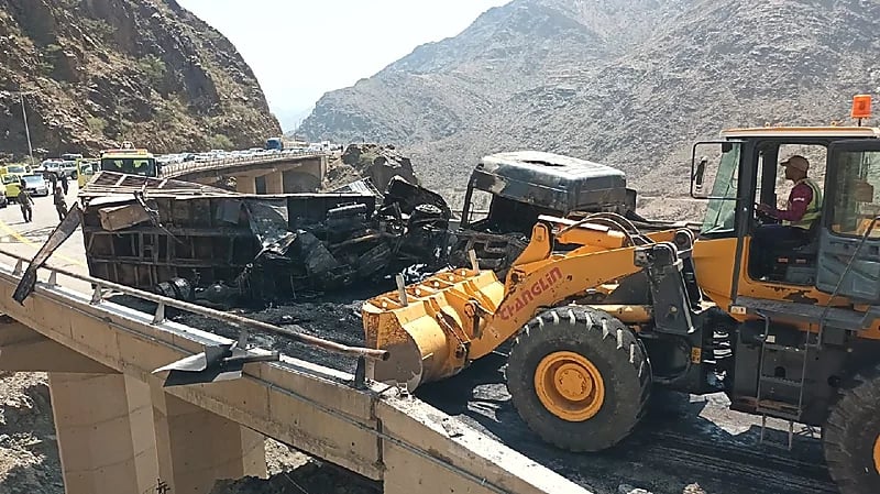 مرور الباحة يباشر حادث تصادم مركبتين نتج عنه وفاة وإصابة