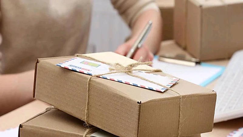 "الموارد البشرية"تعلن بدء سريان قرار توطين أنشطة البريد ونقل الطرود اعتباراً من اليوم