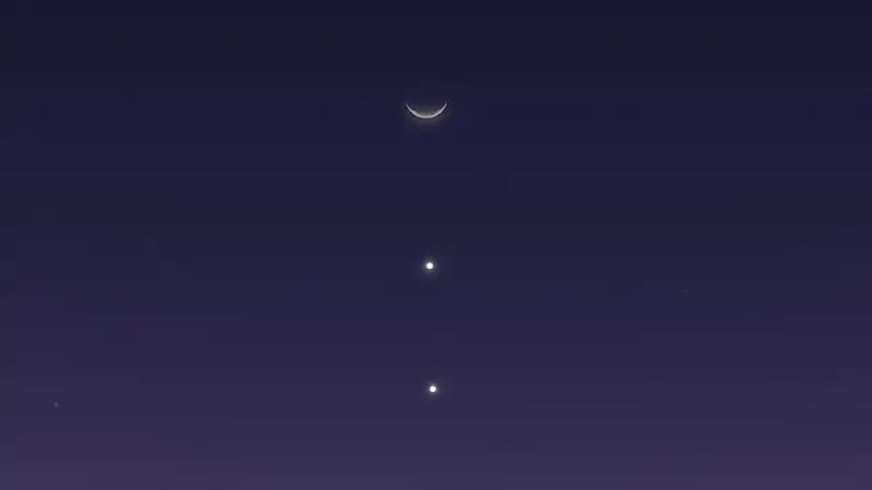 سماء المملكة تتزين بهلال القمر وكوكبي المشتري والزهرة