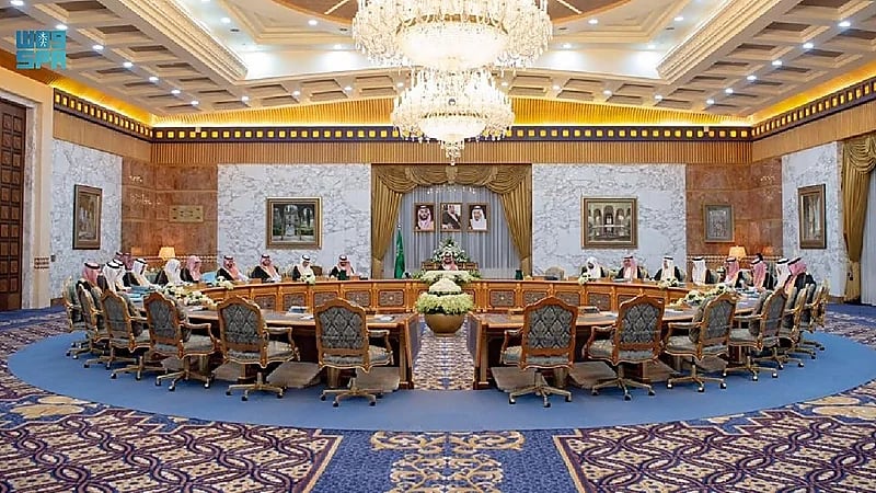 الموافقة على ضوابط إيقاف الخدمات وإنشاء برنامج لجذب مقرات الشركات العالمية