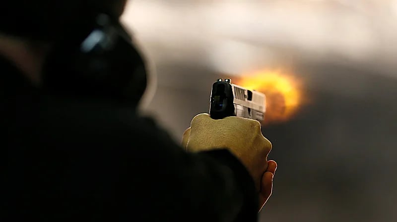 بالفيديو.. قصة قائد مركبة أطلق النار على آخر لأنه لم يفتح له الطريق