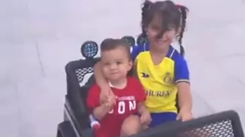 فيديو جديد لأبناء كريستيانو رونالدو يلعبون ويتحدثون العربية