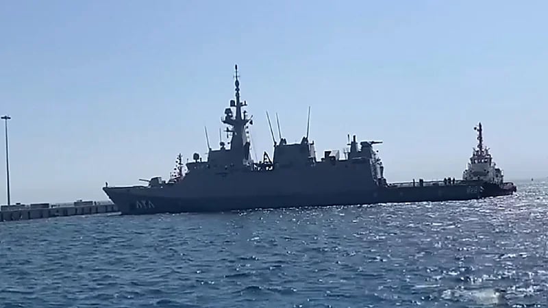 بالفيديو .. وصول أول سفينة إجلاء تضم مواطنين من السودان إلى جدة