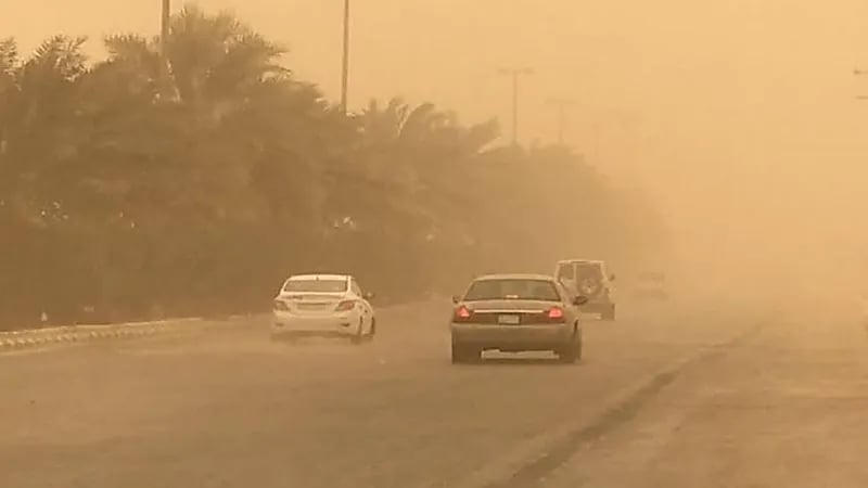 هبوب رياح نشطة على ينبع والرايس