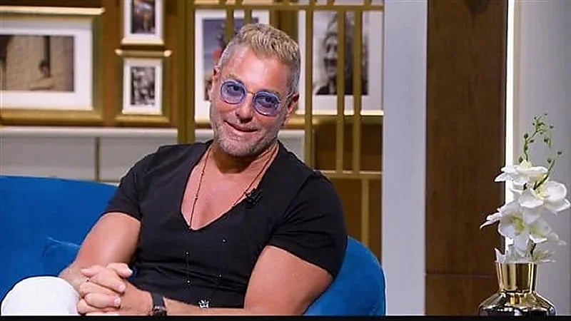 تامر هجرس: لما تمشي مع مراتك والناس تبص عليها لازم تفتخر