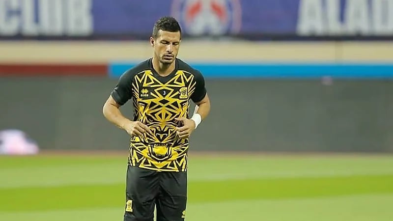 عروض سعودية وقطرية تلاحق محترف الإتحاد