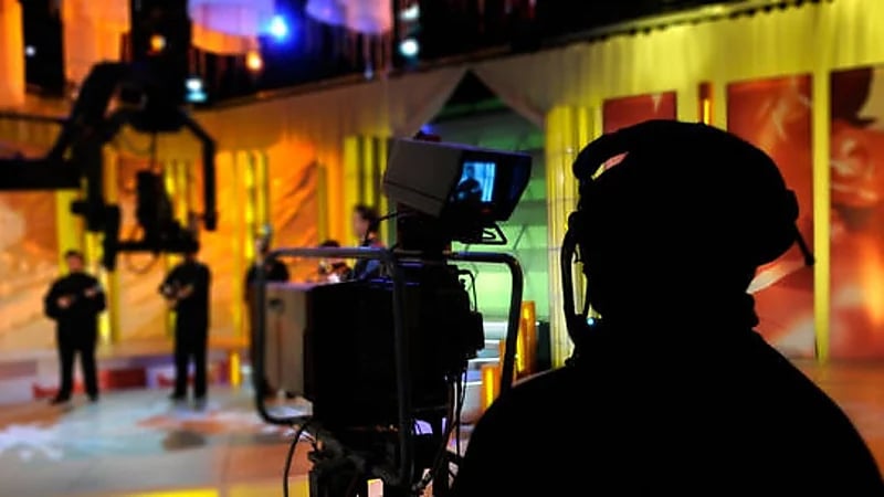 اتهام أحد نجوم قناة شهيرة بدفع مبلغ كبير للحصول على صور جنسية من مراهق