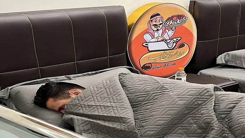مطعم أردني يقدم خدمة النوم بعد تناول طبق المنسف.. صور