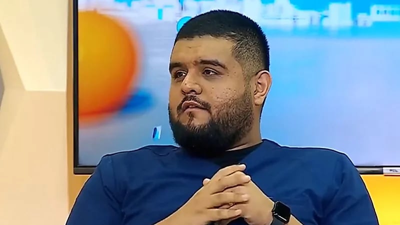 أخصائي طب طوارئ يوضح طريقة إسعاف شخص واجه أعراض نوبة قلبية .. فيديو