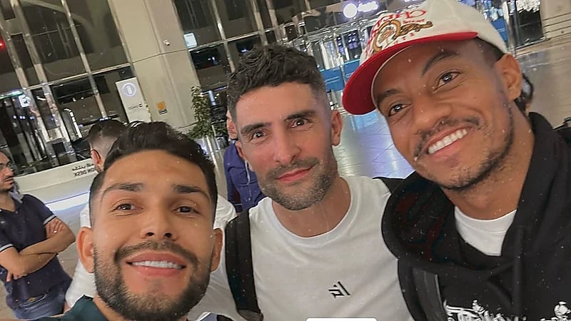 ‏بيتروس برفقة كاريلو والفاروا .. صورة