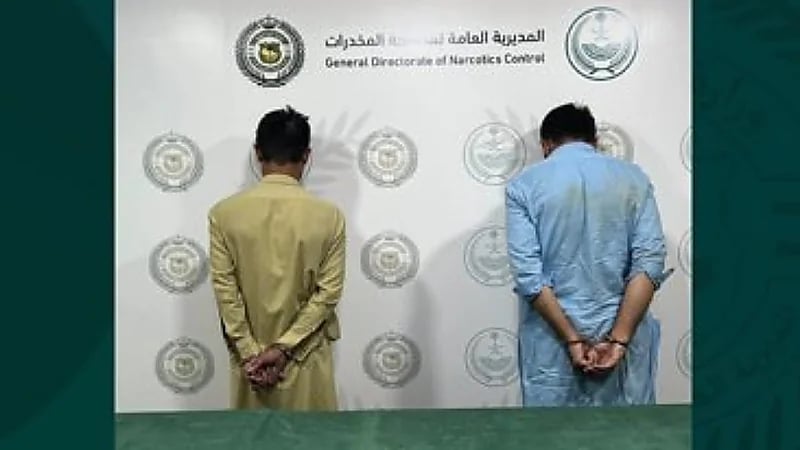 القبض على مقيمين لترويجهما للمخدرات بمنطقة تبوك