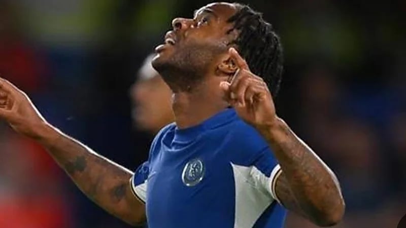 سترلينغ يواجه خطر الإيقاف