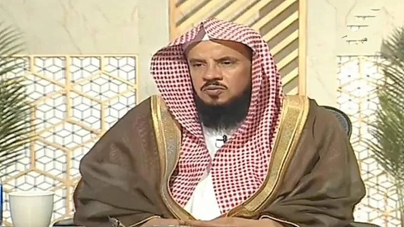 هل يجوز قتل القطط المؤذية أو وضع السم لها في الطعام.. السبر يجيب.. فيديو