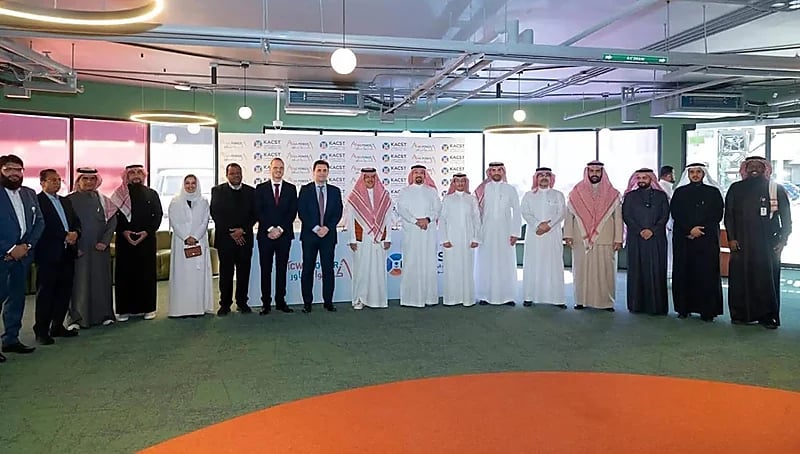 كاكست وأكوا باور يوقعان اتفاقية لتأسيس مركز تطوير تقنيات الطاقة النظيفة