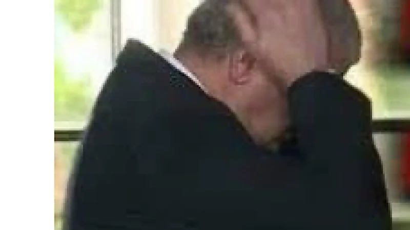 ردة فعل قاضٍ اكتشف أنه ليس الأب الحقيقي لأولاده بعد 51 عام من الزواج .. فيديو