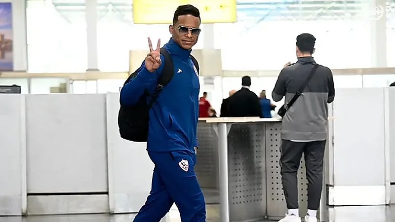 بعثة الزمالك تغادر إلى الرياض .. صور