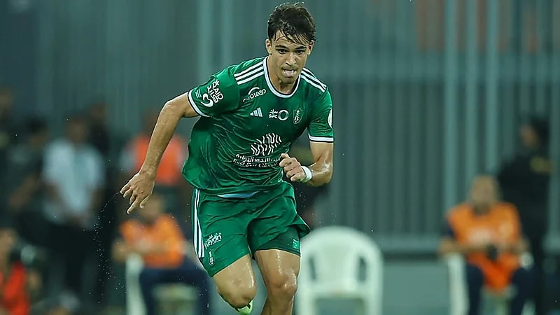 محترف الأهلي جابري فيجا يقترب من إنهاء برنامجه التأهيلي