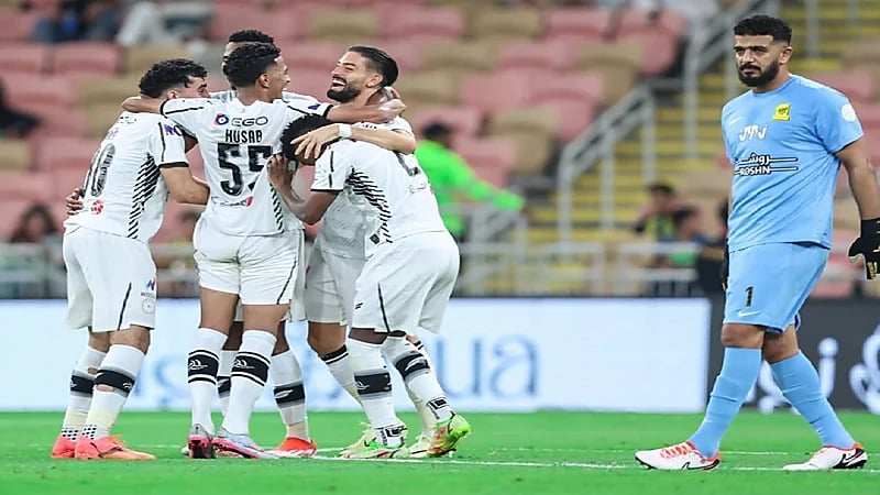 الاتحاد يخسر أمام الشباب بثلاثية