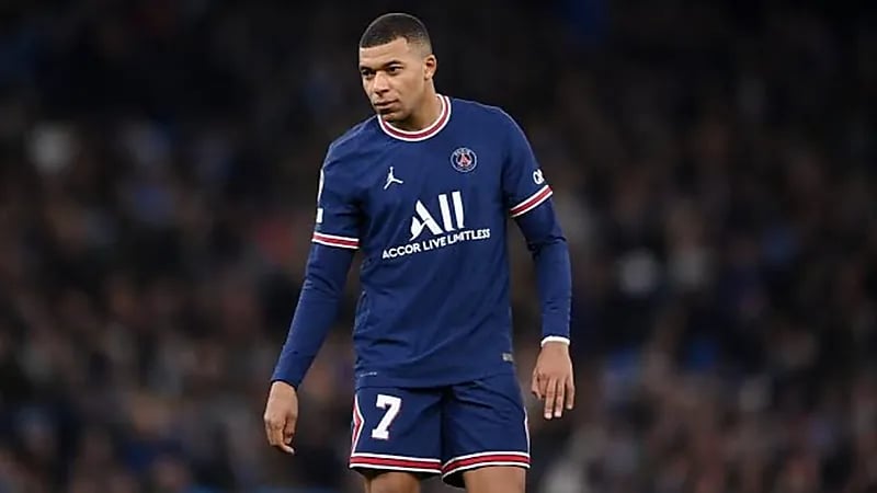 والد مبابي يعتذر لـ رئيس الريال عن وقاحة نجله