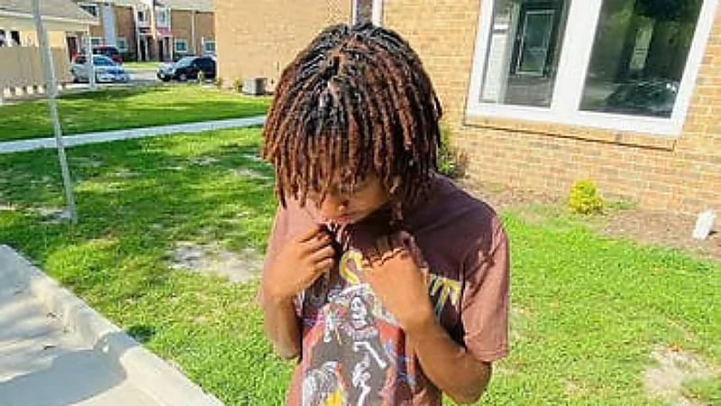 مراهق يطلق النار على نفسه بالخطأ وهو يصور أغنية