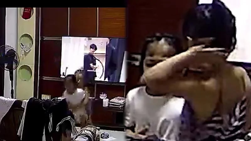 بطولة طفلة في الثلاث سنوات تنقذ شقيقتها باستخدام "مناورة هيمليك".. فيديو