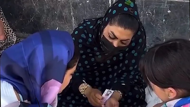 تونسي يوثق رحلته في شارع ملئ بالسحر والشعوذة ..فيديو