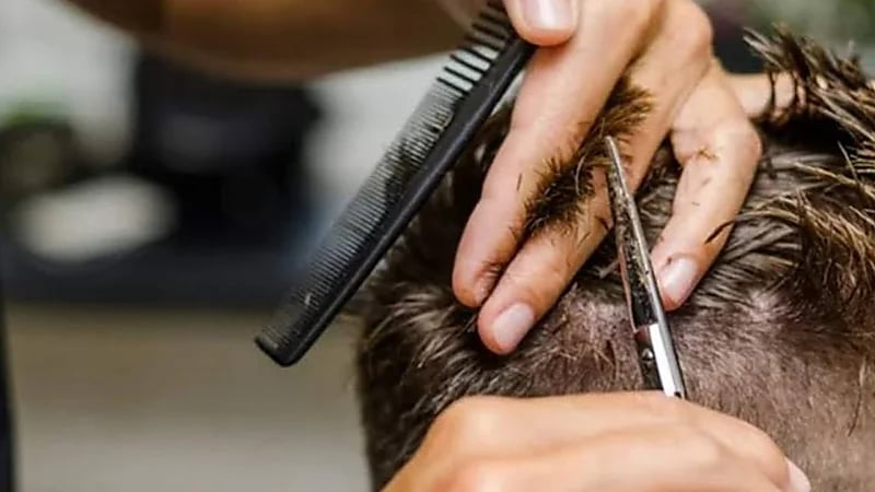 أب يقتل ابنه بسبب قصة شعره