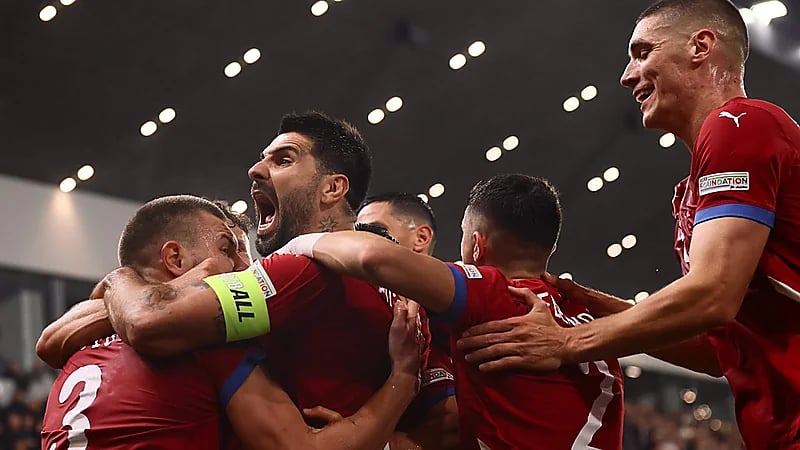 بمشاركة لاعبي روشن .. صربيا تتجاوز عقبة سويسرا