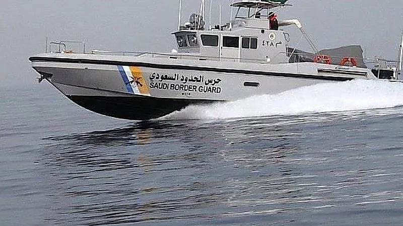 إنقاذ مواطنين تعطلت واسطتهما البحرية في عرض البحر