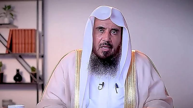 حكم التيمم في البرد مع وجود الماء .. فيديو