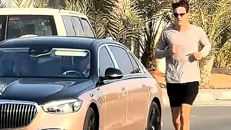 نجل مليونير يحول الرياضة لاستعراض للرفاهية  ..  فيديو