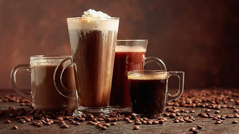 القهوة الساخنة أم الباردة: أيهما الاختيار الأمثل لصحتك؟