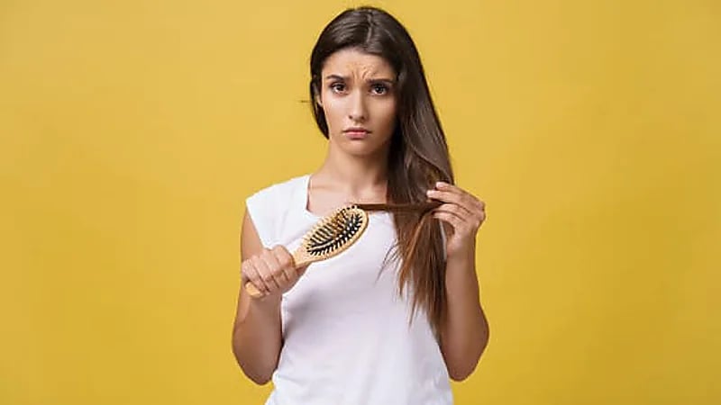 أطعمة تسبب تساقط الشعر منها بعض أنواع الأسماك