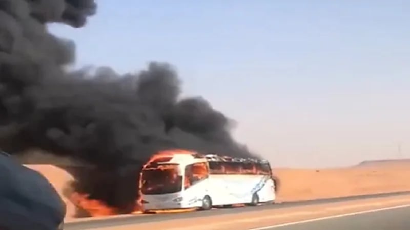 حريق يلتهم حافلة لنقل المسافرين بالمغرب .. فيديو