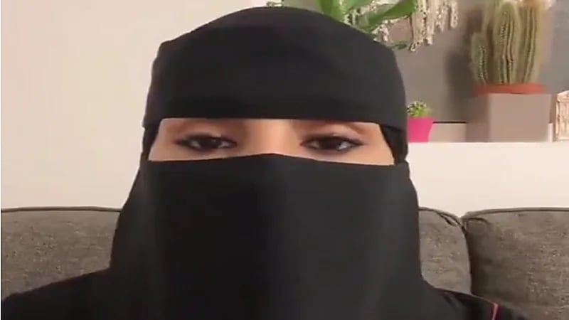 امرأة تحذر الرجال من 4 أنواع من النساء.. فيديو