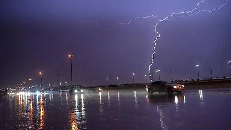 المسند: استمرار النشاط الرعدي مصحوبًا بأمطار وغبار في بعض مناطق المملكة