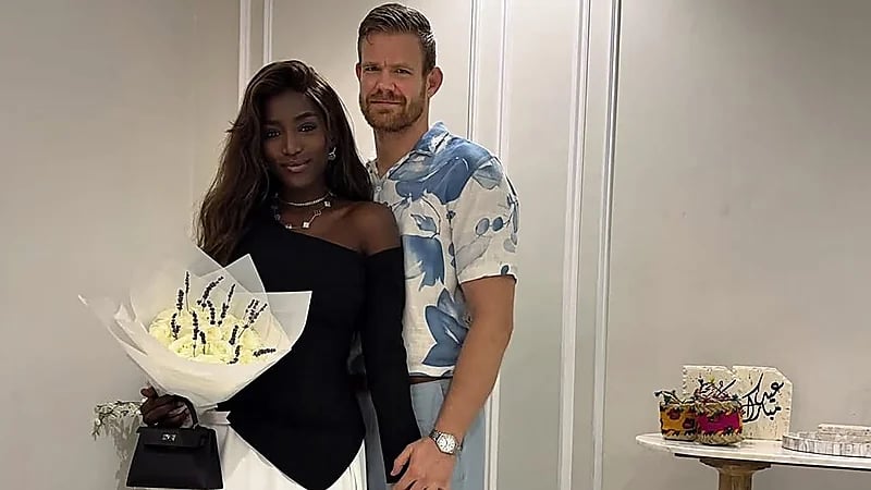 عبير سندر تُشعل مواقع التواصل باحتفال رومانسي في ذكرى زواجها .. صور