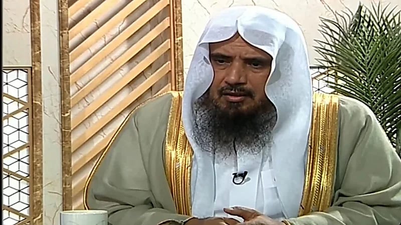 الشيخ الخثلان يوضح حكم سفر المرأة دون محرم لزيارة المسجد النبوي .. فيديو