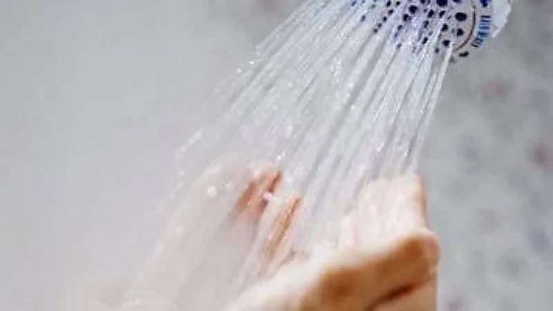 فوائد مزدوجة للاستحمام البارد والساخن .. فيديو