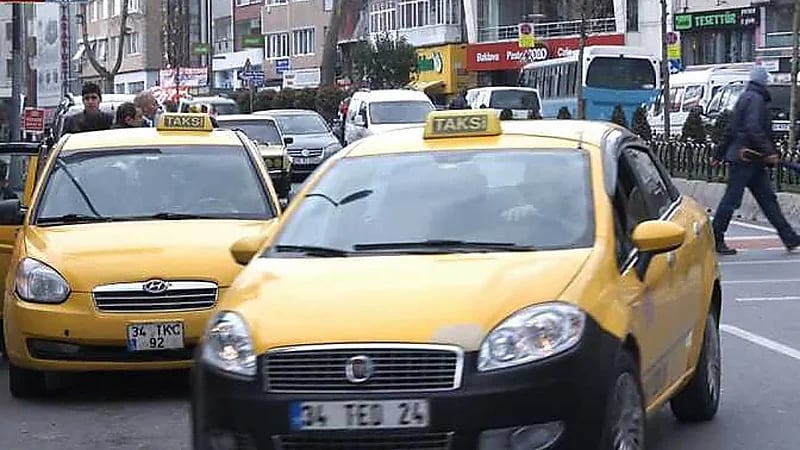 ملاكم يعتدي بوحشية على سائق تركي ويُدخله العناية المركزة .. فيديو