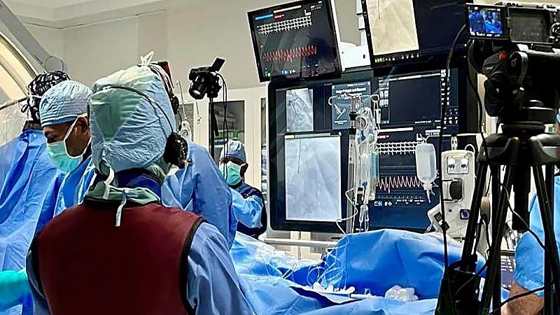 بث مباشر من مكة لعملية قسطرة معقدة إلى مؤتمر دولي في عمّان