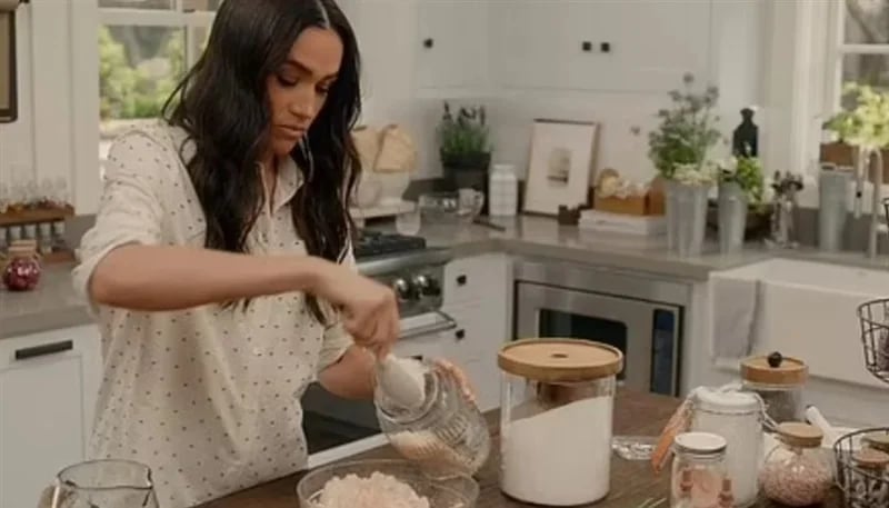 سيدة أمريكية تهدد ميغان ماركل بدعوى قضائية بـ10 ملايين دولار بسبب وصفة استحمام من نتفليكس