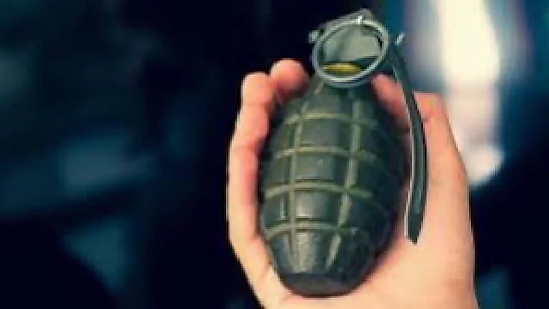 أب يستخدم قنبلة لحل مشاكله العائلية